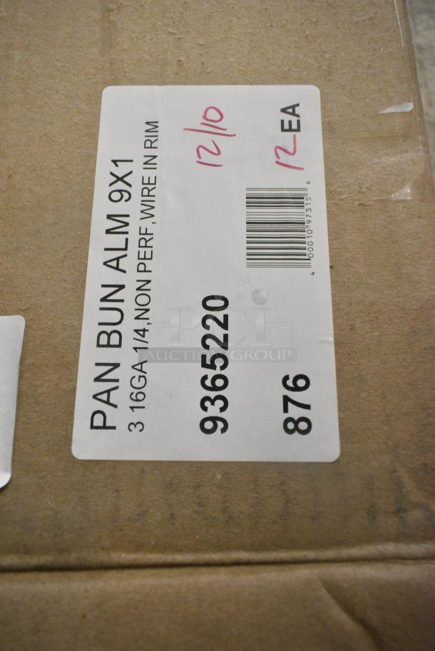 Box of 12 BRAND NEW SCRATCH AND DENT! 9365220 Vollrath 5220 Wear-Ever Quarter Size 16 Gauge 9 1/2" x 13" Curled Rim, No Wire Aluminum Bun / Sheet Pan - Image 3 of 3