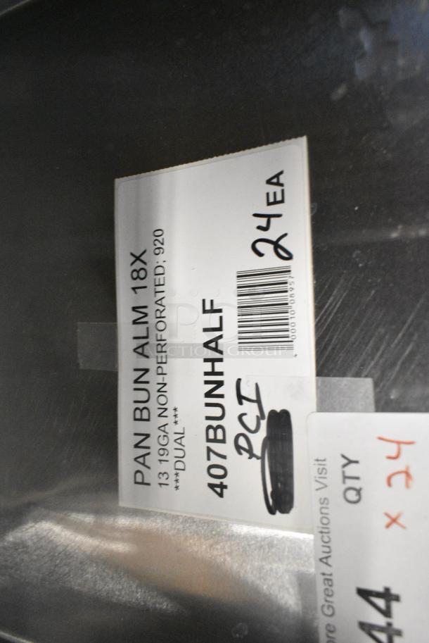 24 BRAND NEW SCRATCH AND DENT! 407BUNHALF Choice Half Size 13" x 18" 19 Gauge Wire in Rim Aluminum Bun / Sheet Pan. 24 Times Your Bid! - Image 3 of 3