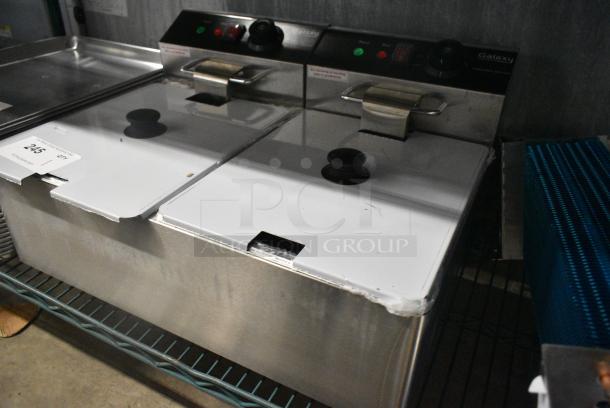 BRAND NEW SCRATCH AND DENT! Galaxy 177EF20E 20 lb. Dual Tank Electric Countertop Fryer w/ 2 Metal Fry Baskets and 2 Metal Lids. 110 Volts, 1 Phase. - Image 3 of 8