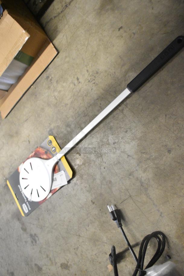 BRAND NEW SCRATCH AND DENT! Ooni Pizza Turning Peel - Image 2 of 3