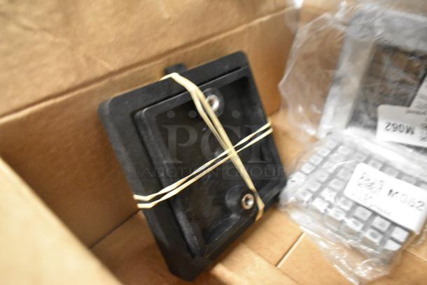 2 BRAND NEW SCRATCH AND DENT! Metal Vegetable Cutter Blade and Pusher. 2 Times Your Bid! - Image 2 of 2