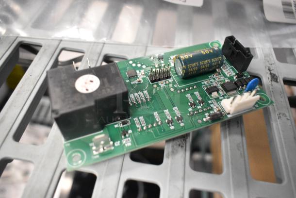 BRAND NEW SCRATCH AND DENT! Globe X00568 Control Board - Image 2 of 3