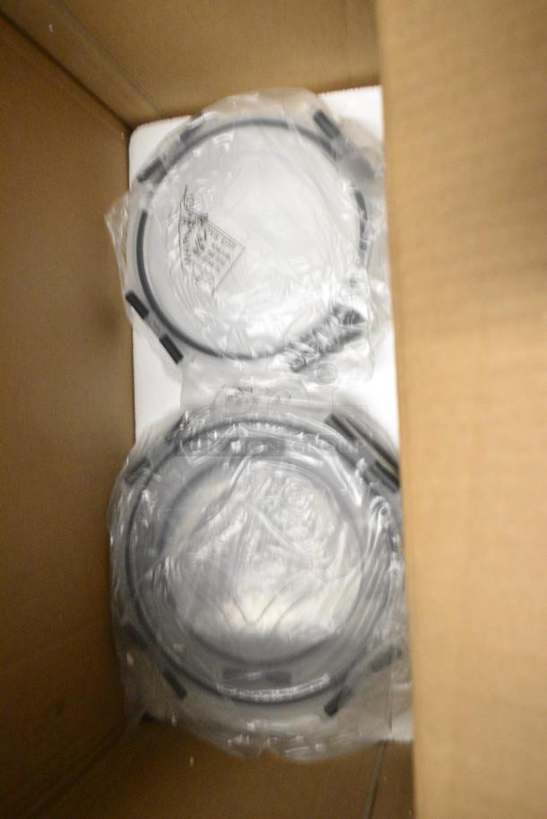 BRAND NEW SCRATCH AND DENT! Lot of Glass Food Storage Containers. - Image 4 of 5