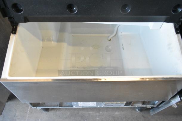 Hoshizaki KM-260BAH Stainless Steel Commercial Self Contained Ice Machine. 115 Volts, 1 Phase. - Image 3 of 5