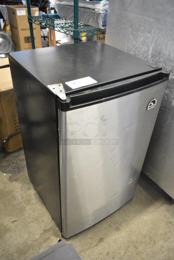 Igloo FR465I-B Mini Cooler. 115 Volts, 1 Phase. Tested and Working! - Image 2 of 5