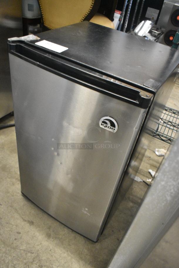 Igloo FR465I-B Mini Cooler. 115 Volts, 1 Phase. Tested and Working! - Image 3 of 5