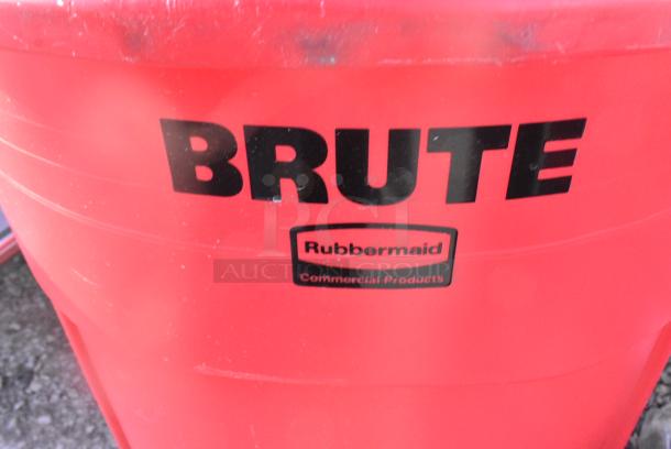 5 BRAND NEW SCRATCH AND DENT! Various Items Including 2 Rubbermaid Brute Red Trash Cans, 2 Gray Trash Cans and Rubbermaid Stainless Steel Trash Can Shell. 5 Times Your Bid! - Image 6 of 7