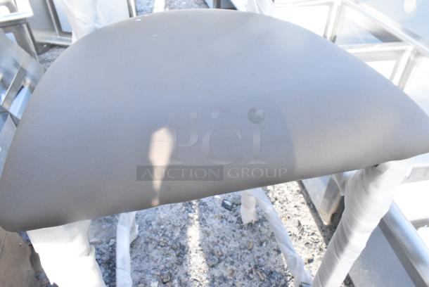 BRAND NEW SCRATCH AND DENT! Lancaster Table & Seating 164BMLCVTPAS Clear Coat Finish Ladder Back Bar Stool with 2 1/2" Taupe Vinyl Padded Seat - Assembled - Image 3 of 6