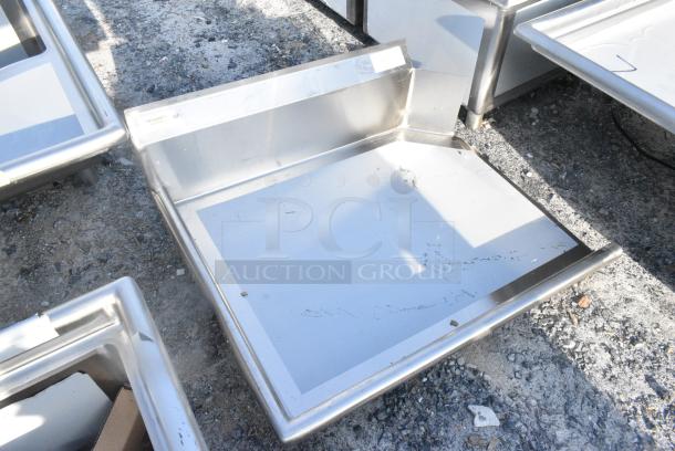 BRAND NEW SCRATCH AND DENT! Regency 600CDT36L 16 Gauge 3' Clean Dish Table - Left Drainboard - Image 2 of 4