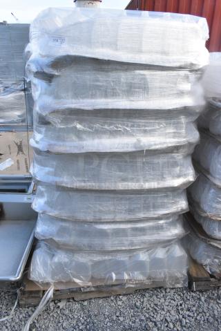 BRAND NEW SCRATCH AND DENT! Pallet Lot of Clear Poly Dairy Gallons