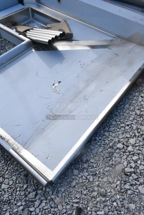 BRAND NEW SCRATCH AND DENT! Regency 600DDTL60R 5' 16-Gauge Stainless Steel Soiled L-Shape Dishtable - Right Landing - Image 3 of 6