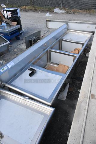 BRAND NEW SCRATCH AND DENT! Regency 600S22424224 Stainless Steel 2 Bay Sink w/ Dual Drain Boards. No Legs.
