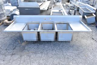 BRAND NEW SCRATCH AND DENT! Regency 600S32030220 Stainless Steel 3 Bay Sink w/ Dual Drain Boards.