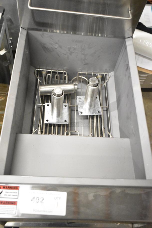 BRAND NEW SCRATCH AND DENT!  2023 Avantco 177EF40B Stainless Steel Commercial Floor Style Electric Powered Deep Fat Fryer. 208 Volts, 1 Phase. - Image 3 of 6