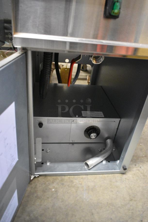 BRAND NEW SCRATCH AND DENT!  2023 Avantco 177EF40B Stainless Steel Commercial Floor Style Electric Powered Deep Fat Fryer. 208 Volts, 1 Phase. - Image 5 of 6