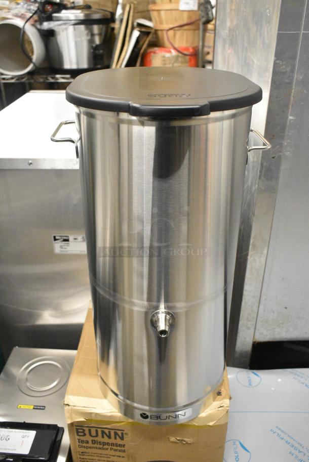 2 BRAND NEW SCRATCH AND DENT! Bunn TDO-5 Stainless Steel 5 Gallon Iced Tea Dispenser with Solid Plastic Lid. 2 Times Your Bid! - Image 2 of 7