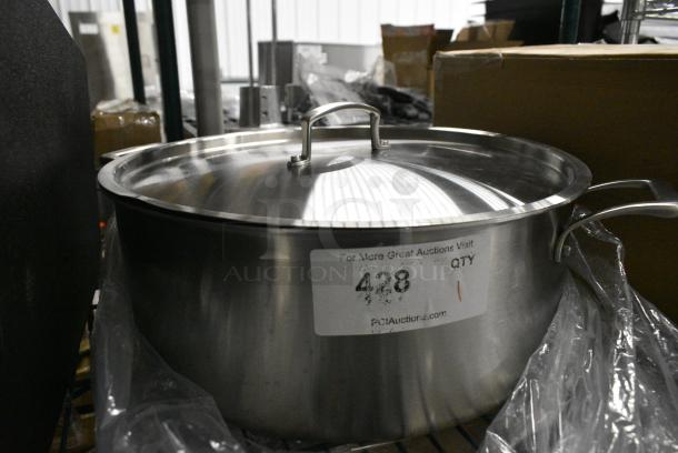 BRAND NEW SCRATCH AND DENT! Vigor 473TPLBRZR16 SS3 Series 16 Qt. Tri-Ply Stainless Steel Brazier with Cover. - Image 1 of 4