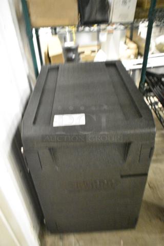 BRAND NEW SCRATCH AND DENT! Cambro Black Insulated Food Carrying Case.