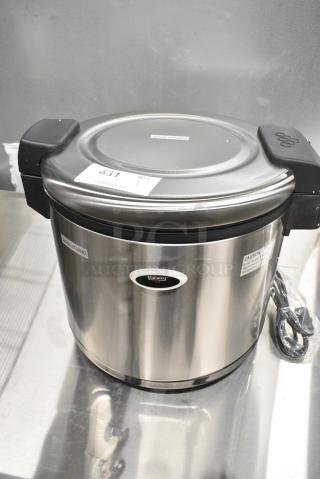 BRAND NEW SCRATCH AND DENT! Galaxy 177RWG90 Stainless Steel Electric Rice Cooker. 120 Volts, 1 Phase.
