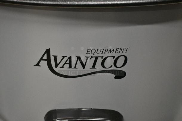 BRAND NEW SCRATCH AND DENT! Avantco 177RCB124 124 Cup (62 Cup Raw) Electric Rice Cooker / Warmer with Removable Lid . 240 Volts, 1 Phase. - Image 3 of 6