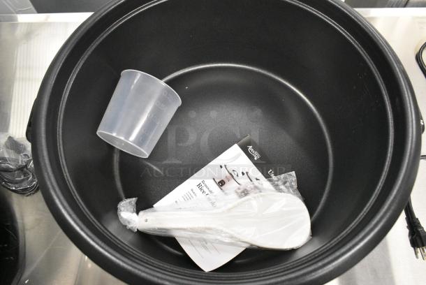 BRAND NEW SCRATCH AND DENT! Avantco 177RCB124 124 Cup (62 Cup Raw) Electric Rice Cooker / Warmer with Removable Lid . 240 Volts, 1 Phase. - Image 5 of 6