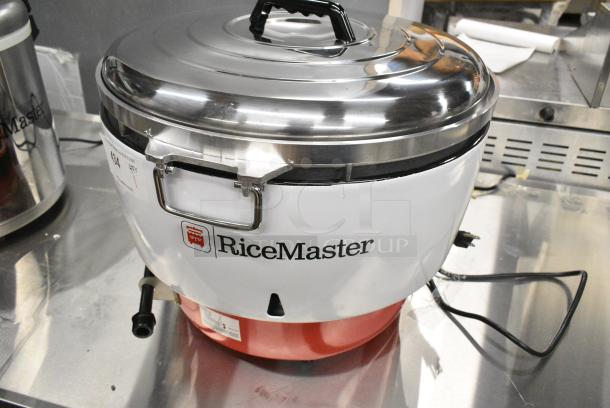 BRAND NEW SCRATCH AND DENT! RiceMaster Town RC-50N-R Natural Gas 110 Cup (55 Cup Raw) Gas Rice Cooker / Warmer - 34,600 BTU - Image 2 of 5