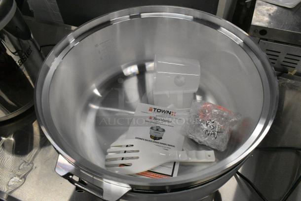 BRAND NEW SCRATCH AND DENT! RiceMaster Town RC-50N-R Natural Gas 110 Cup (55 Cup Raw) Gas Rice Cooker / Warmer - 34,600 BTU - Image 4 of 5