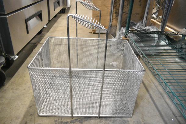BRAND NEW SCRATCH AND DENT! Metal Fry Basket - Image 2 of 3
