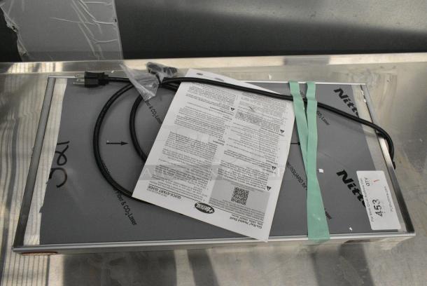 BRAND NEW SCRATCH AND DENT! Hatco GRS-24-D 24" x 12" Glo-Ray Stainless Steel Portable Heated Shelf Warmer. 120 Volts, 1 Phase. - Image 3 of 6