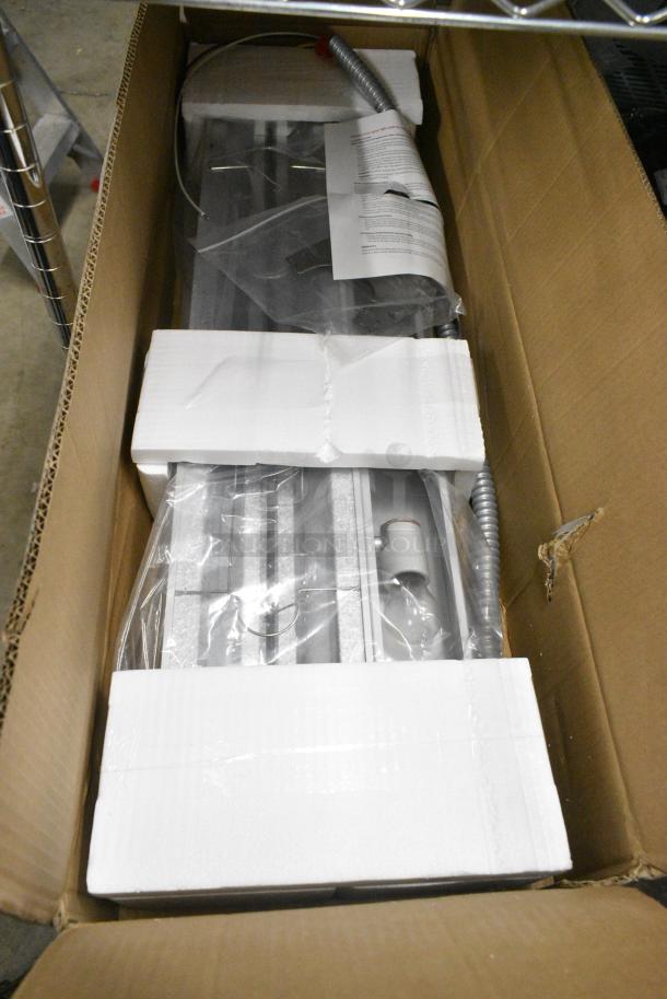 BRAND NEW SCRATCH AND DENT! ServIt 423SW36TLHA 36" Lighted Strip Warmer with Single Toggle Control. 120 Volts, 1 Phase. - Image 1 of 3