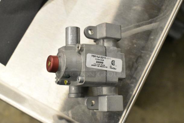 BRAND NEW! TS11J-3211-1-0 2426D Metal Unit - Image 2 of 3