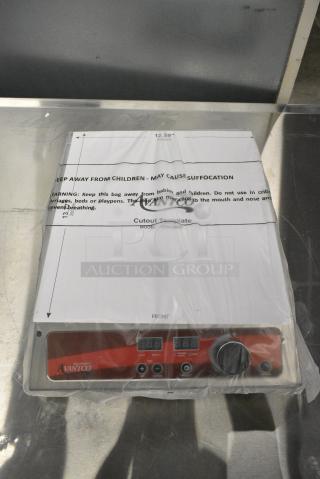 BRAND NEW SCRATCH AND DENT! Avantco 177IC1800 Countertop Induction Range / Cooker. 120 Volts, 1 Phase.