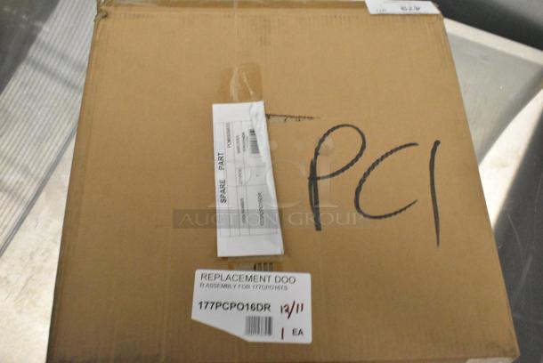 BRAND NEW SCRATCH AND DENT! Avantco 177PCPO16DR Solid Door Assembly for CPO16TS - Image 3 of 4