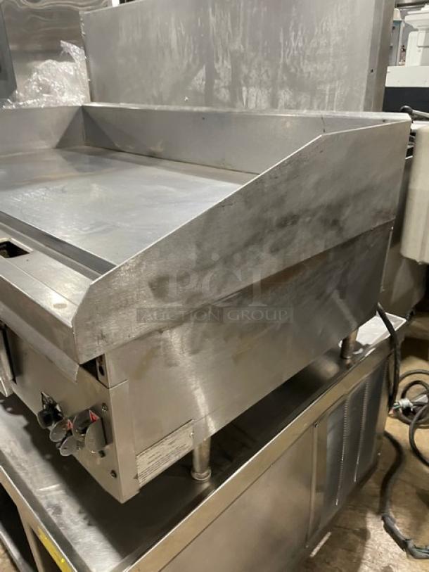 Great! Lang Commercial Stainless Steel Natural Gas Powered Countertop Highly Polished Chrome Top Mirror Shine Flat Griddle! With Thermostatic Controls! Model: 148SC-NAT-SH SN: GT2481218A0011! On Legs! - Image 3 of 10