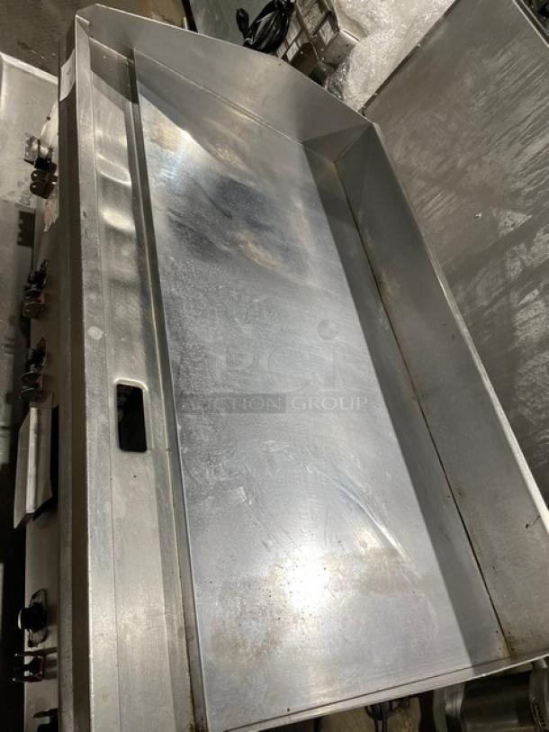 Great! Lang Commercial Stainless Steel Natural Gas Powered Countertop Highly Polished Chrome Top Mirror Shine Flat Griddle! With Thermostatic Controls! Model: 148SC-NAT-SH SN: GT2481218A0011! On Legs! - Image 5 of 10