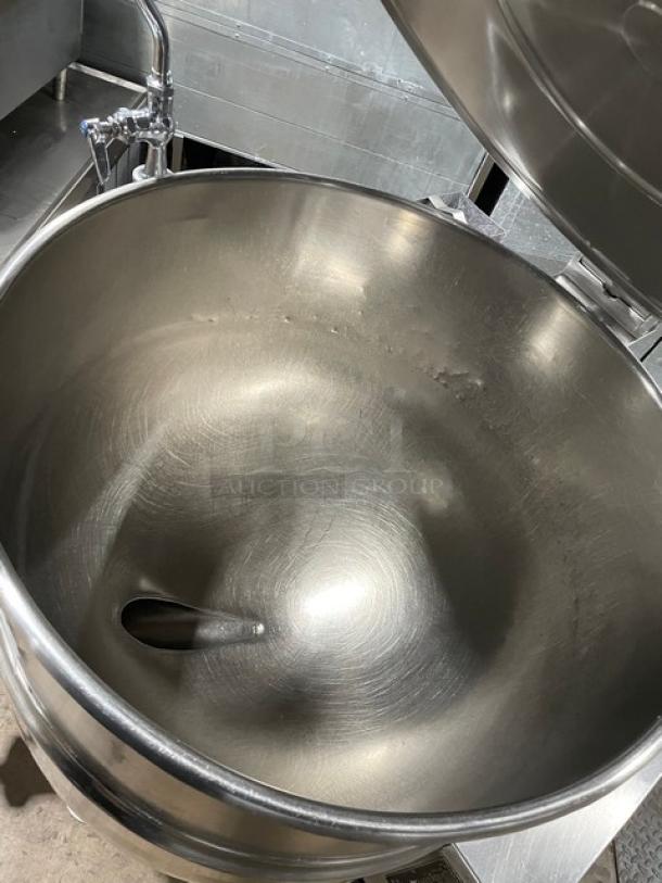 WOW! Cleveland Range Commercial Slef Contained Stainless Steel Natural Gas Powered 40LB Stationary Steam Kettle! With Knob & Faucet! Model: KGL-40 SN: WT2697-93E-01! On Legs! - Image 5 of 10