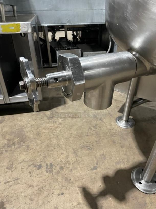 WOW! Cleveland Range Commercial Slef Contained Stainless Steel Natural Gas Powered 40LB Stationary Steam Kettle! With Knob & Faucet! Model: KGL-40 SN: WT2697-93E-01! On Legs! - Image 6 of 10