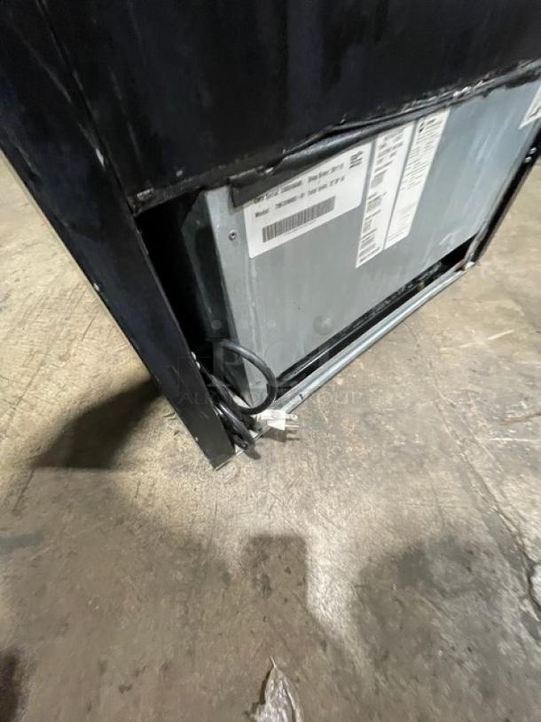 Universal Nolin By Beverage-Air Commercial Black Single Glass Door Reach In Refrigerator Merchandiser! With Poly Coated Wire Racks! Model: MC750-1 SN: 1609S12522! - Image 7 of 7