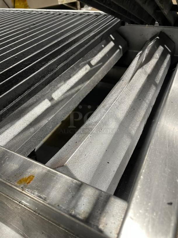 Nice! Radiance Series Commercial Stainless Steel Natural Gas Powered Countertop 36 Inch Char Broiler! With Cast Iron Burners! On Legs! - Image 7 of 8