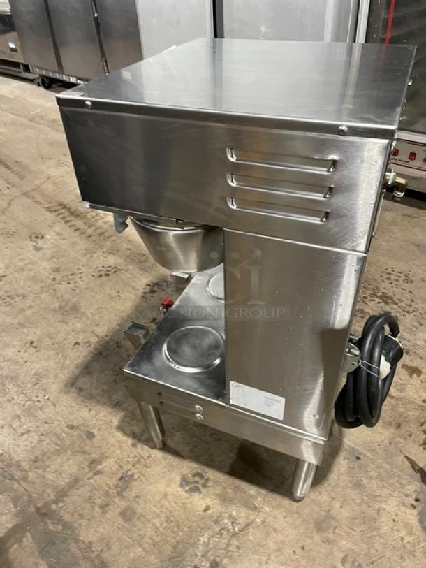 Wilbur Curtis IHop Style Gemini612 Series Commercial Stainless Steel Countertop Twin Coffee Brewer! With 2 Lower Warmers! Hot Water Dispenser! With Brew Funnels! Model: GEM612ILD1010 SN:10654103! 220V 1 Phase! On Legs! - Image 4 of 8