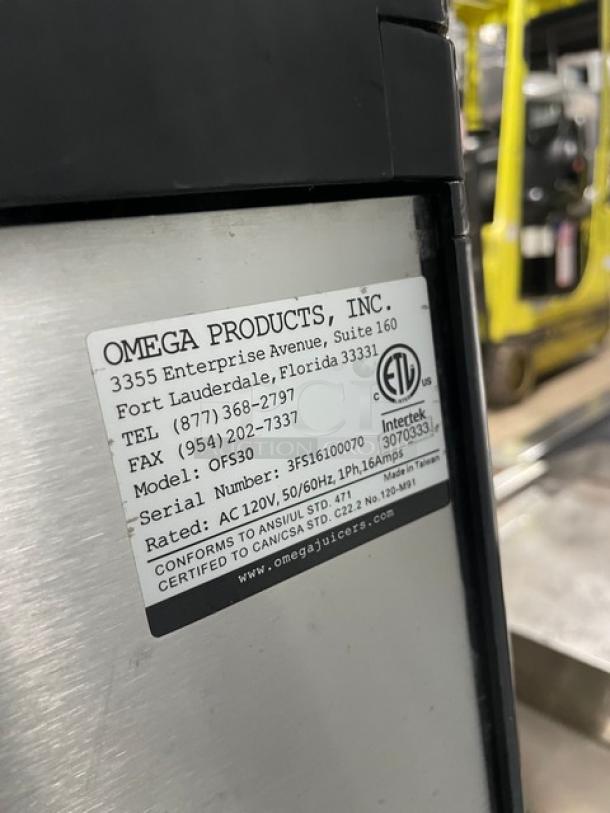 Omega Commercial Stainless Steel/Black Countertop Slushie/Smoothie Frozen Drink Machine! With 3 Clear Polycarbonate Mixing/Holding Containers! Model: OFS30 SN: 3FS16100070! 120V 1 Phase! - Image 7 of 8