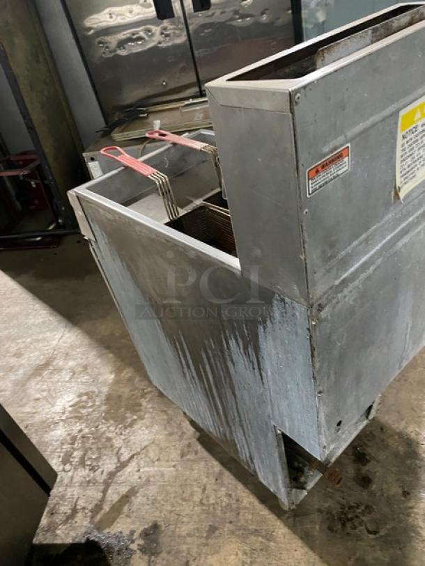 Qualite Commercial Stainless Steel Natural Gas Powered Deep Fat Fryer! With Back Splash & Basket Hanger! With Frying Baskets! Model: QL-9/NG SN: A1201380691! On Legs! - Image 4 of 9