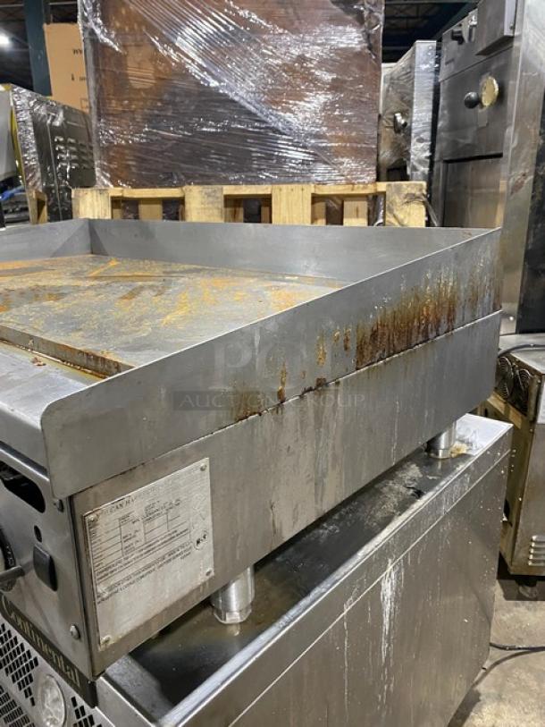 Vulcan Commercial Stainless Steel Natural Gas Powered 48" Mirror Shine Polished Top Flat Griddle! With Snap Action Thermostatic Controls! Model: MSA48-101! On Legs! - Image 3 of 9