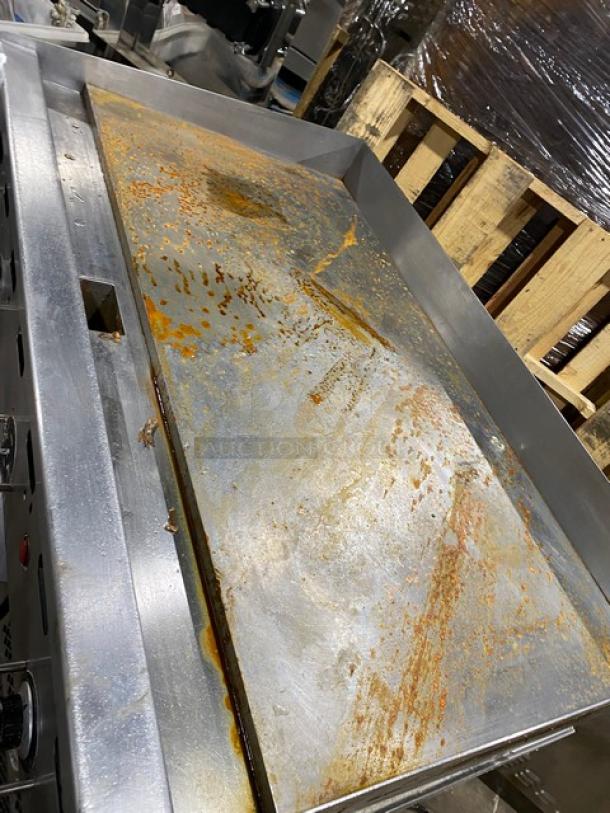 Vulcan Commercial Stainless Steel Natural Gas Powered 48" Mirror Shine Polished Top Flat Griddle! With Snap Action Thermostatic Controls! Model: MSA48-101! On Legs! - Image 5 of 9