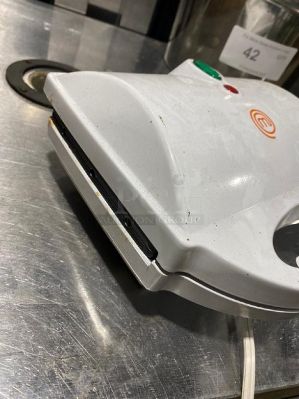 MasterChef Commercial White Electric Powered Countertop Corndog Waffle Maker! - Image 3 of 5