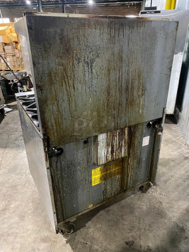 SunFire Commercial Stainless Steel Natural Gas Powered 6 Burner Range & Oven Combo! With Back Splash & Overhead Salamander Shelf! With Wire Oven Rack! Model: X36-6R! On Casters! - Image 4 of 10