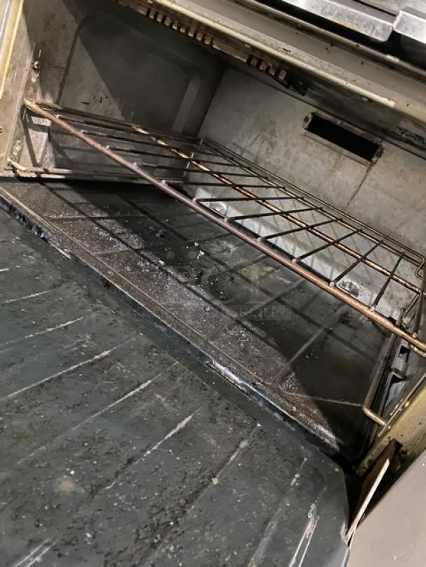 SunFire Commercial Stainless Steel Natural Gas Powered 6 Burner Range & Oven Combo! With Back Splash & Overhead Salamander Shelf! With Wire Oven Rack! Model: X36-6R! On Casters! - Image 7 of 10