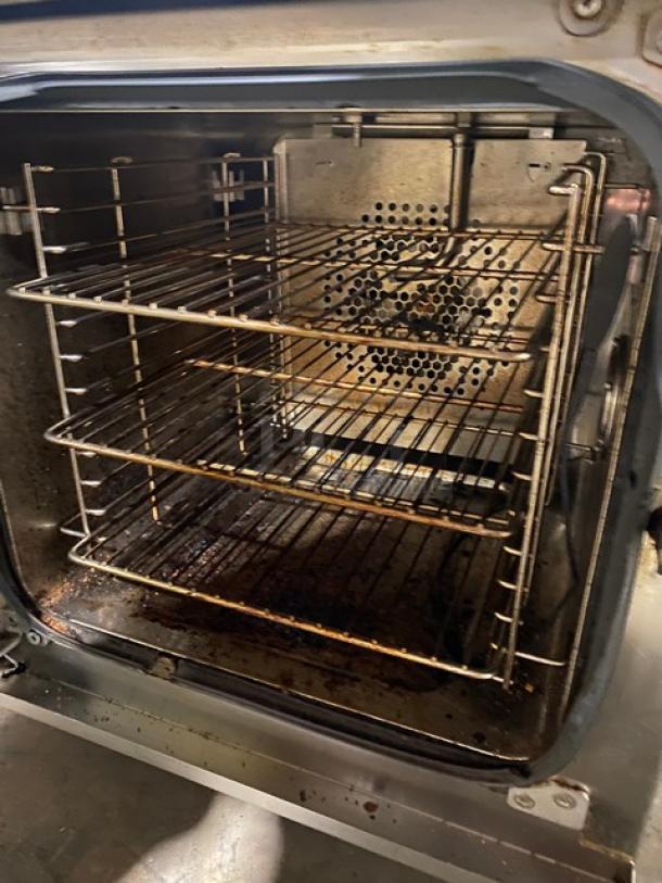 Blodgett BC Touch Series Commercial Stainless Steel Electric Powered Boilerless Mini Size Combi Oven! With Touchscreen Controls! With Wire Oven Rack! With Hand Shower Attachment! Model: BLCT23E SN: 032417BR131S! - Image 5 of 10