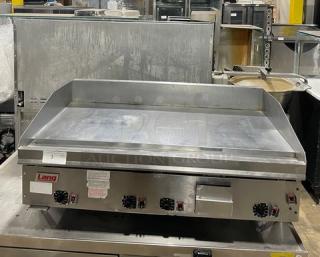 Great! Lang Commercial Stainless Steel Natural Gas Powered Countertop Highly Polished Chrome Top Mirror Shine Flat Griddle! With Thermostatic Controls! Model: 148SC-NAT-SH SN: GT2481218A0011! On Legs!