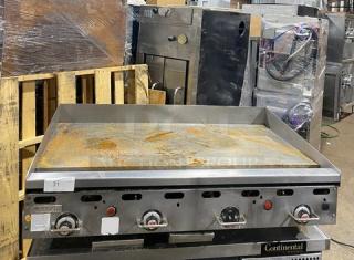 Vulcan Commercial Stainless Steel Natural Gas Powered 48" Mirror Shine Polished Top Flat Griddle! With Snap Action Thermostatic Controls! Model: MSA48-101! On Legs!